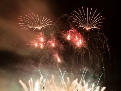 red-fireworks (2)